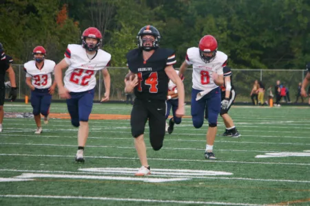 Gremlins football struggles in home loss to Patriots
